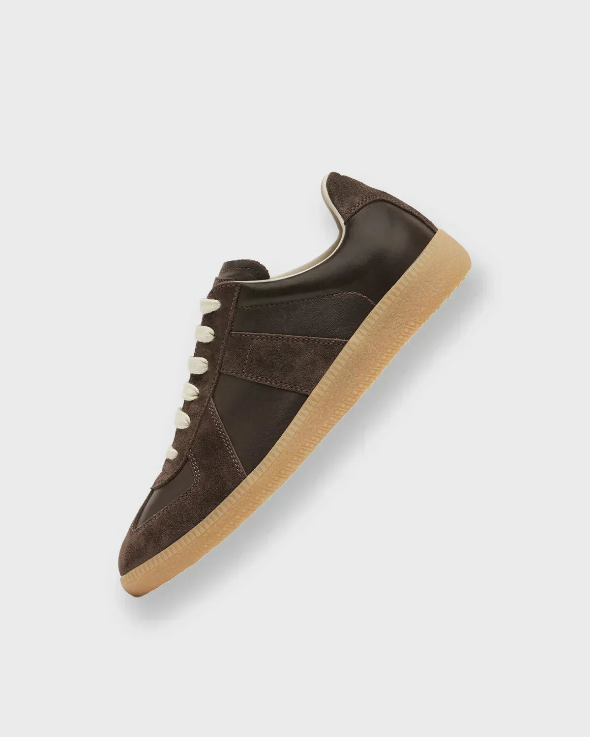 NOVORA SNEAKER